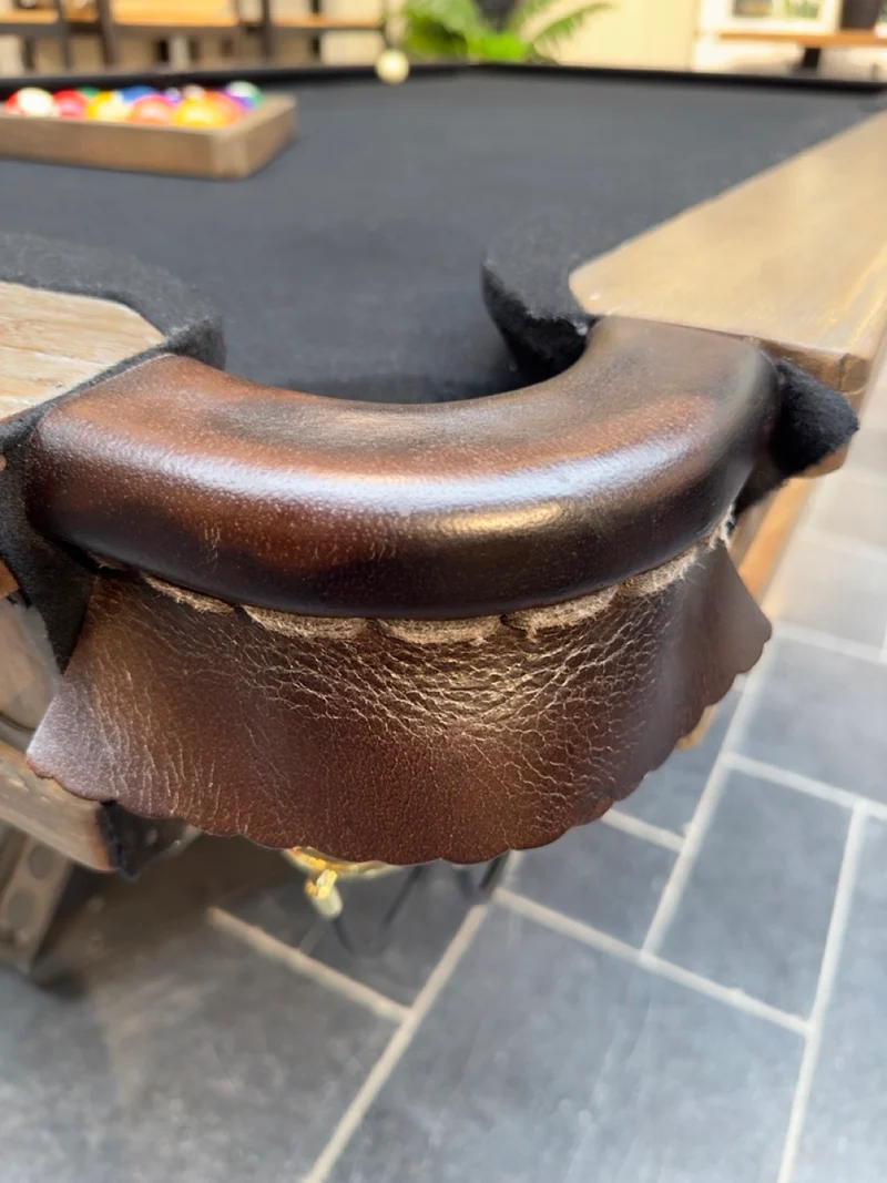 Billard Américain de Luxe en Chêne Massif, Cuir et Fonte