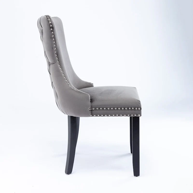 Chaise de salle à manger capitonnée en velours avec dossier à oreilles et clous décoratifs