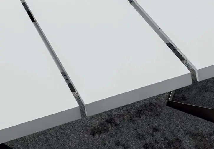 Table et chaises blanc laqué PURA