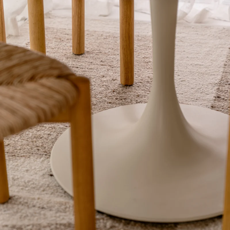 Table à manger ronde Camille – Forme Tulipe – MicroSkin Latte Nuageux – 140 cm