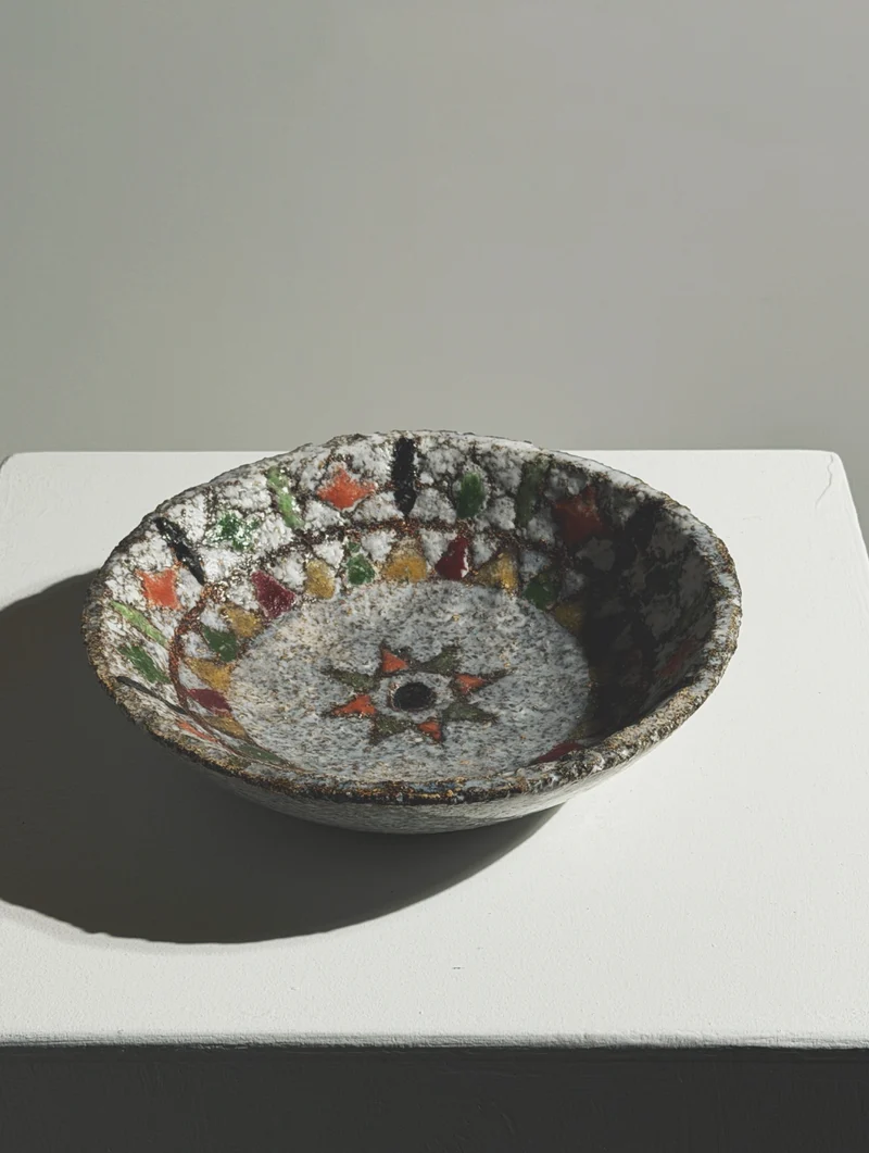 Bowl in Chamotte Stoneware by Fernande Kohler, Vallauris, circa 1960.