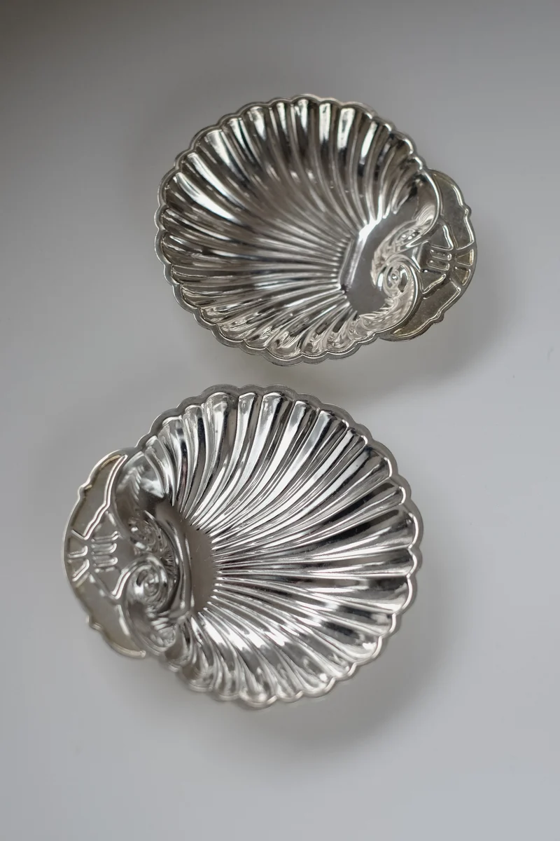 Set of 2 Silver-plated Shell Trays