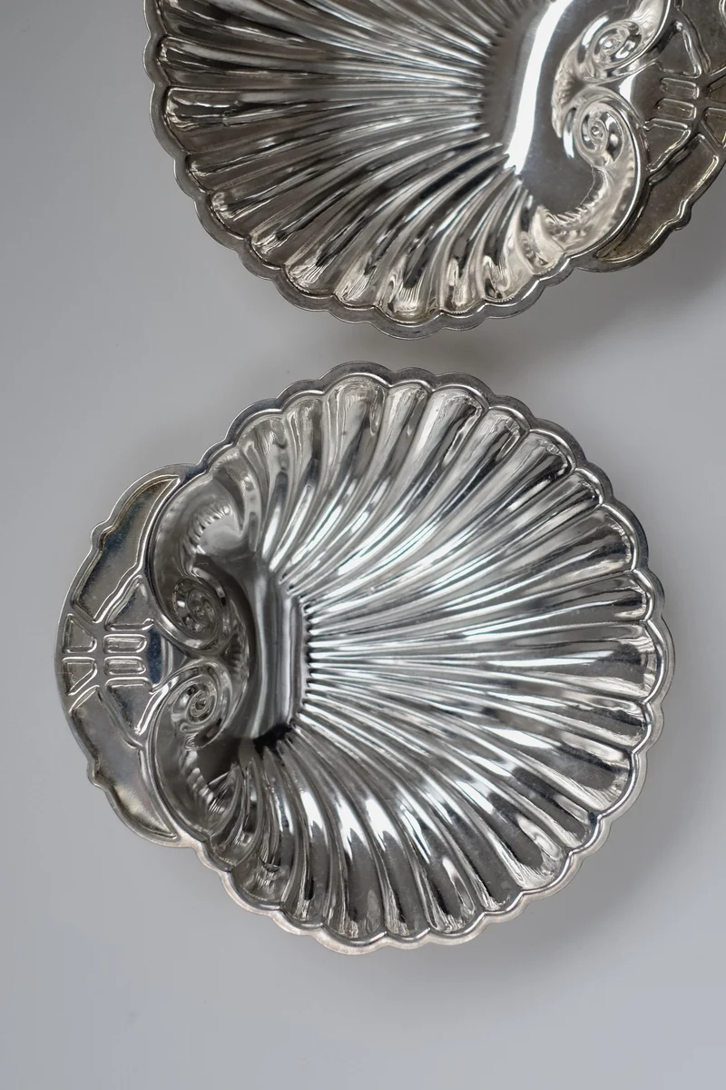 Set of 2 Silver-plated Shell Trays