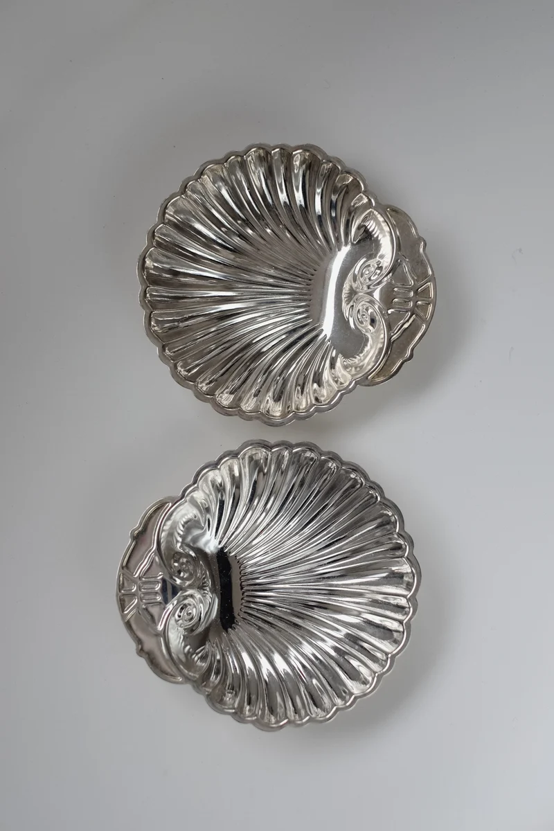 Set of 2 Silver-plated Shell Trays