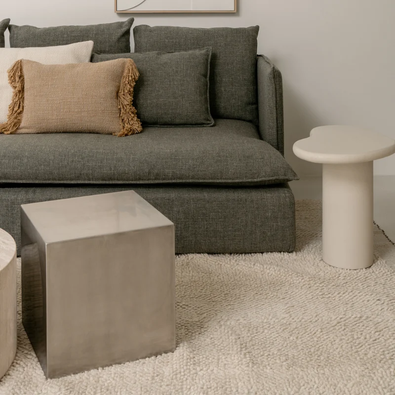 Table d'appoint en métal Carentan – Design intemporel en acier inoxydable