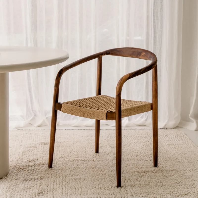 Classe intemporelle : Chaise de salle à manger Burnie en acacia noyer