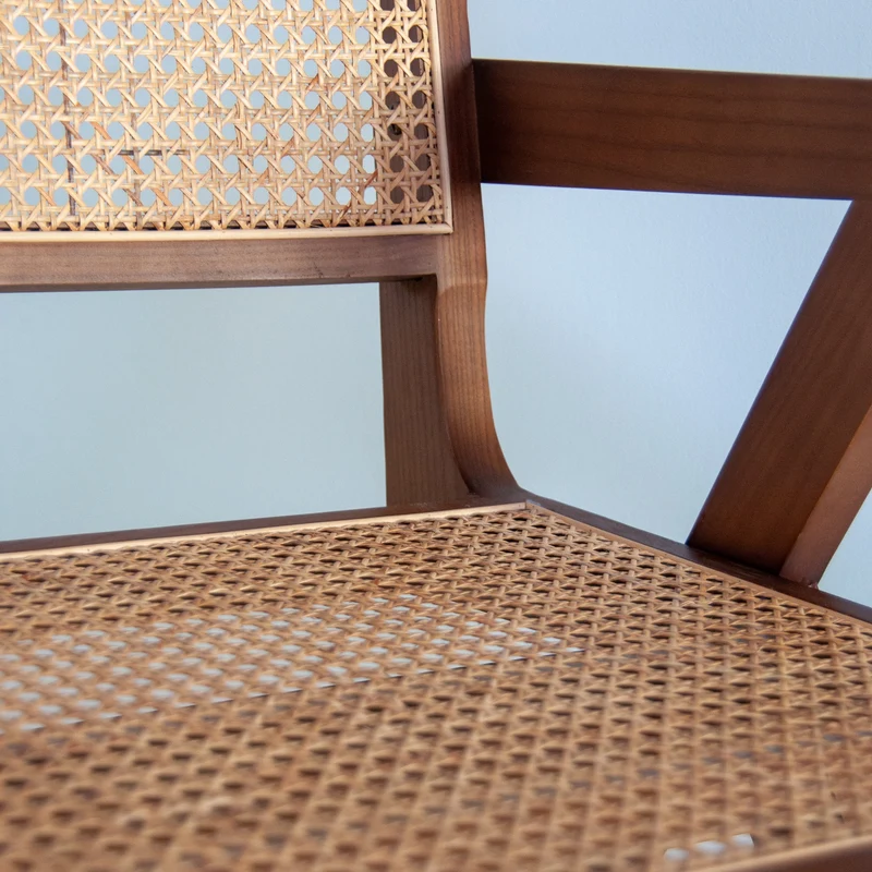 Chaise rétro avec accoudoir en noyer/roseau - Ruben