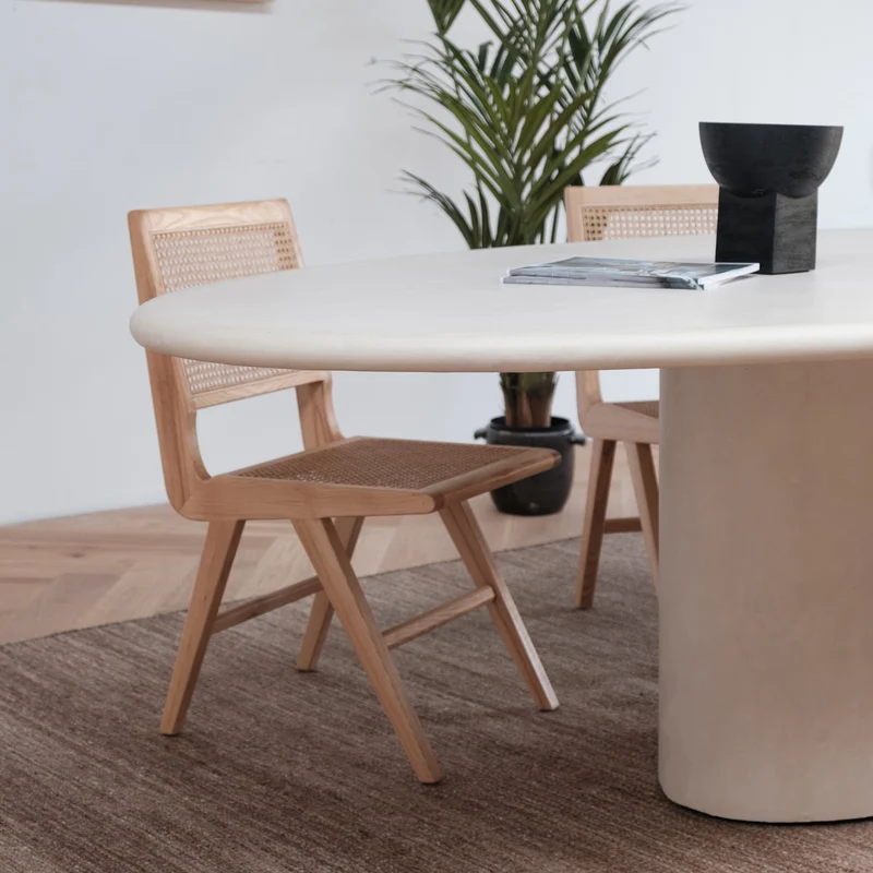 Table à manger organique aspect mortex Hector - Ovale - Microskin
