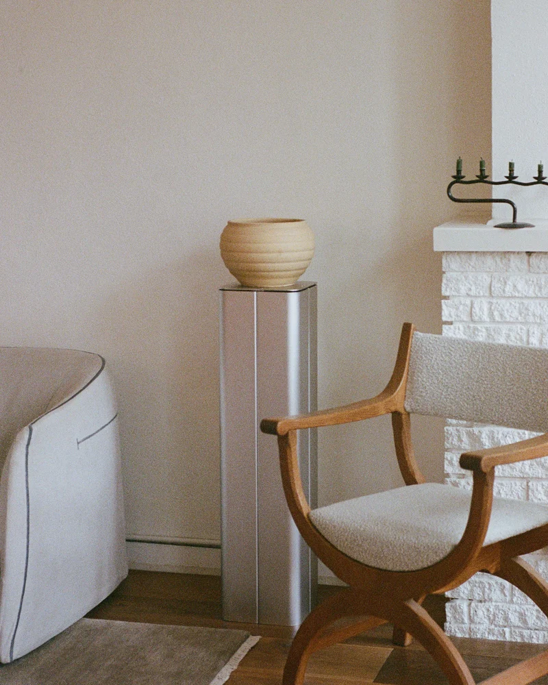 Gadroon Plinth in Aluminium