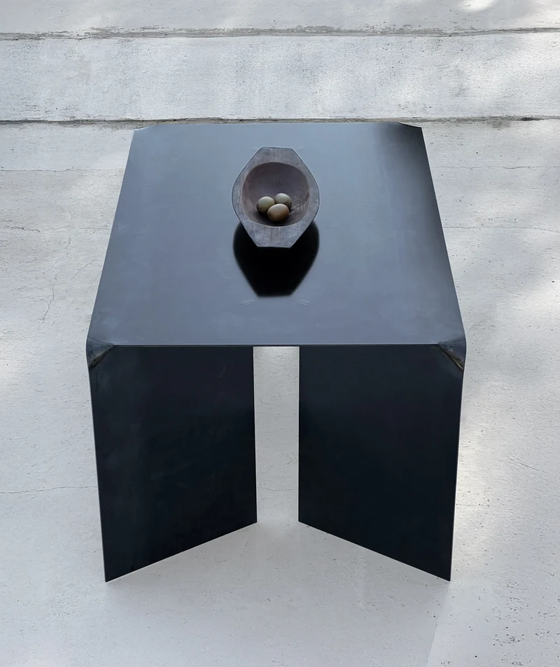 'Doa' Steel Desk