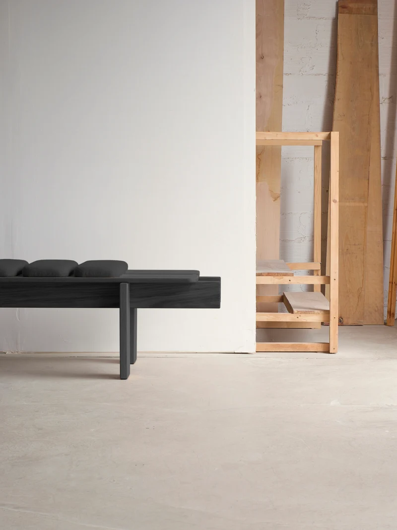 Ueno Bench Black Edition