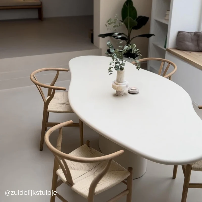 Table à manger organique - Cian - Aspect béton - Peau de pierre - Latte