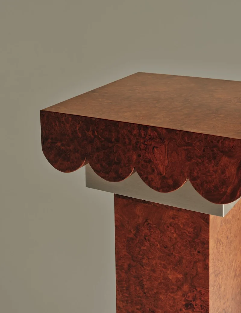 Dione Pedestal