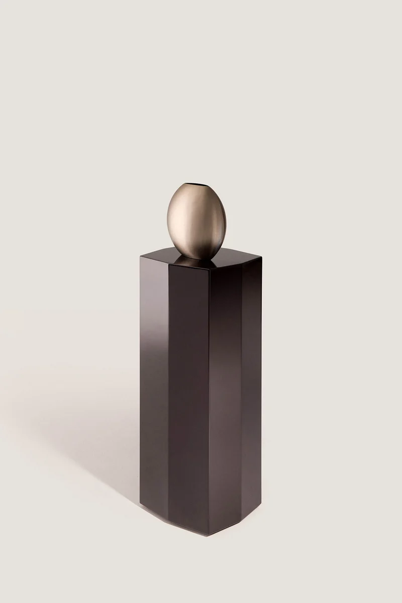 Ame II Lacquer Pedestal