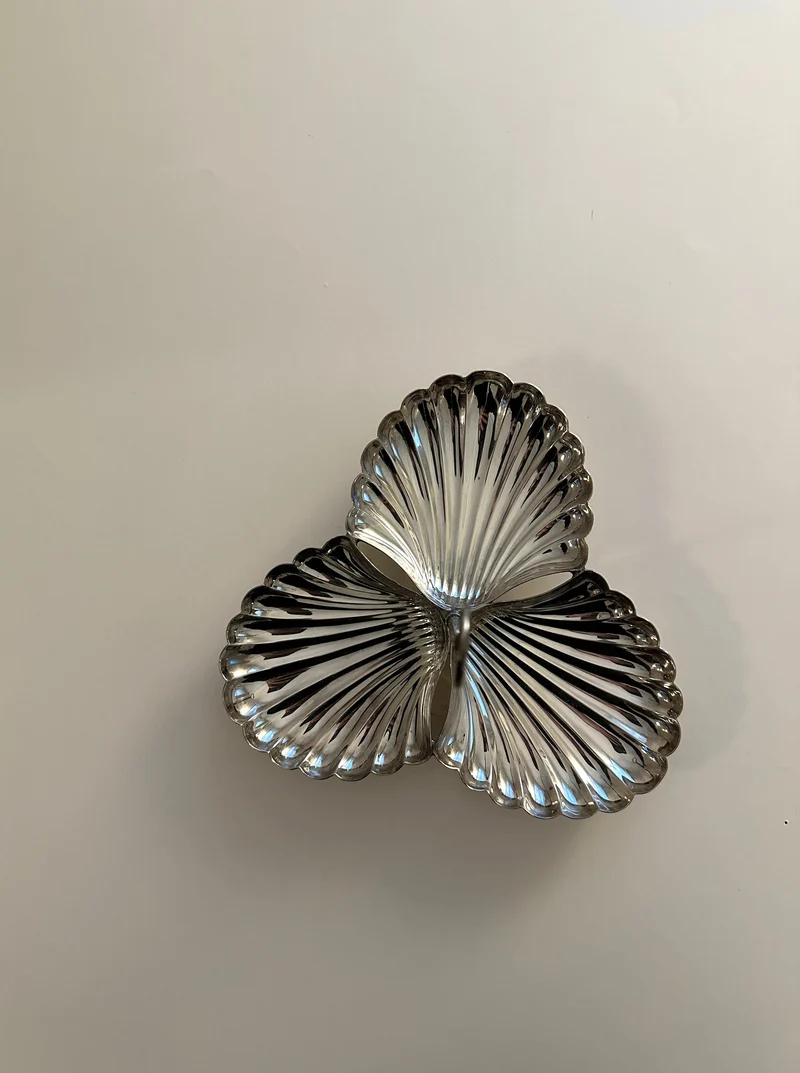 Shell Shaped Triple Server