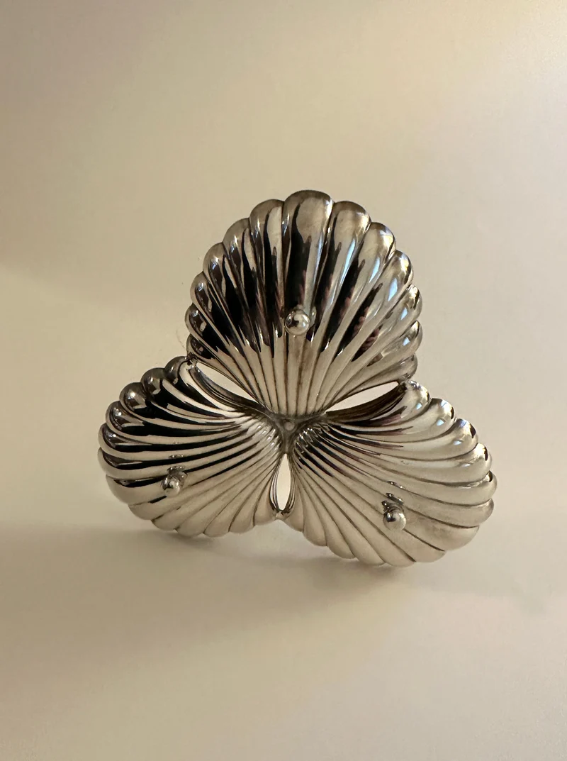 Shell Shaped Triple Server
