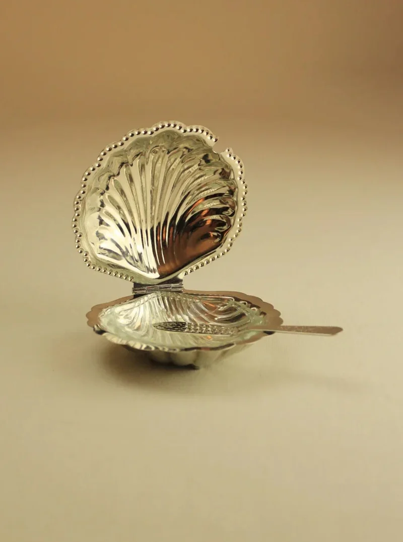 Shell-Shaped Butter Dish
