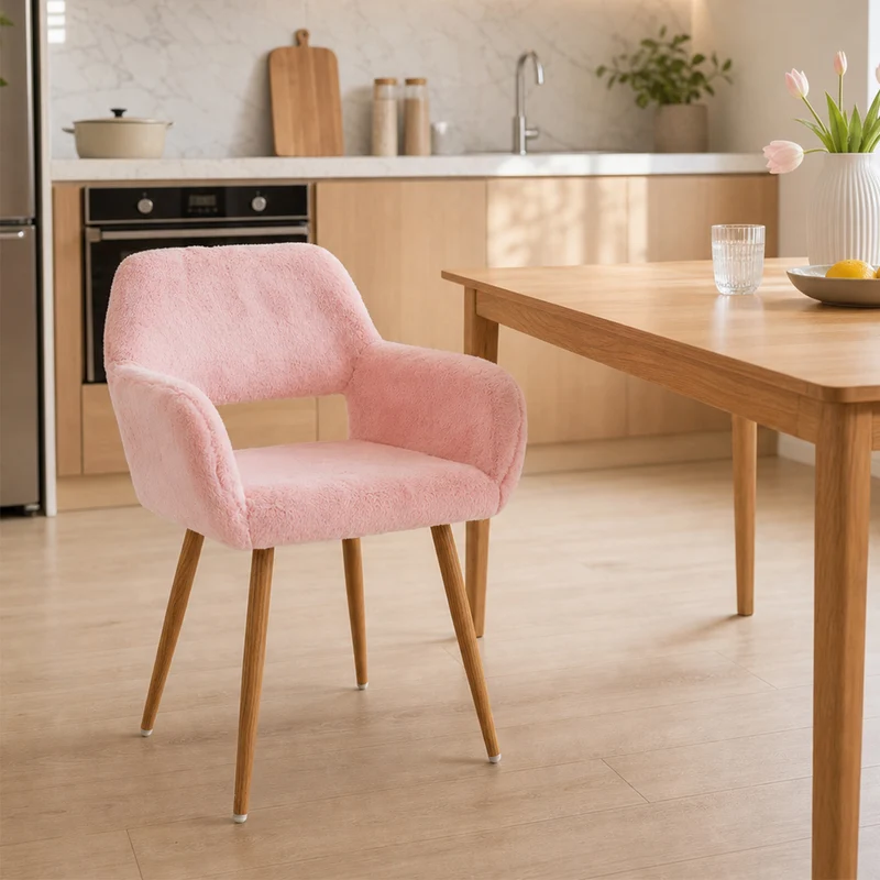 Chaise de salle à manger de style scandinave en fausse fourrure rose avec pieds en métal effet bois