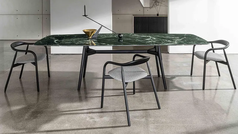 Lewood table shaped extensible