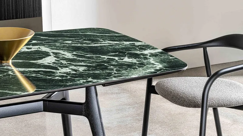 Lewood table shaped extensible