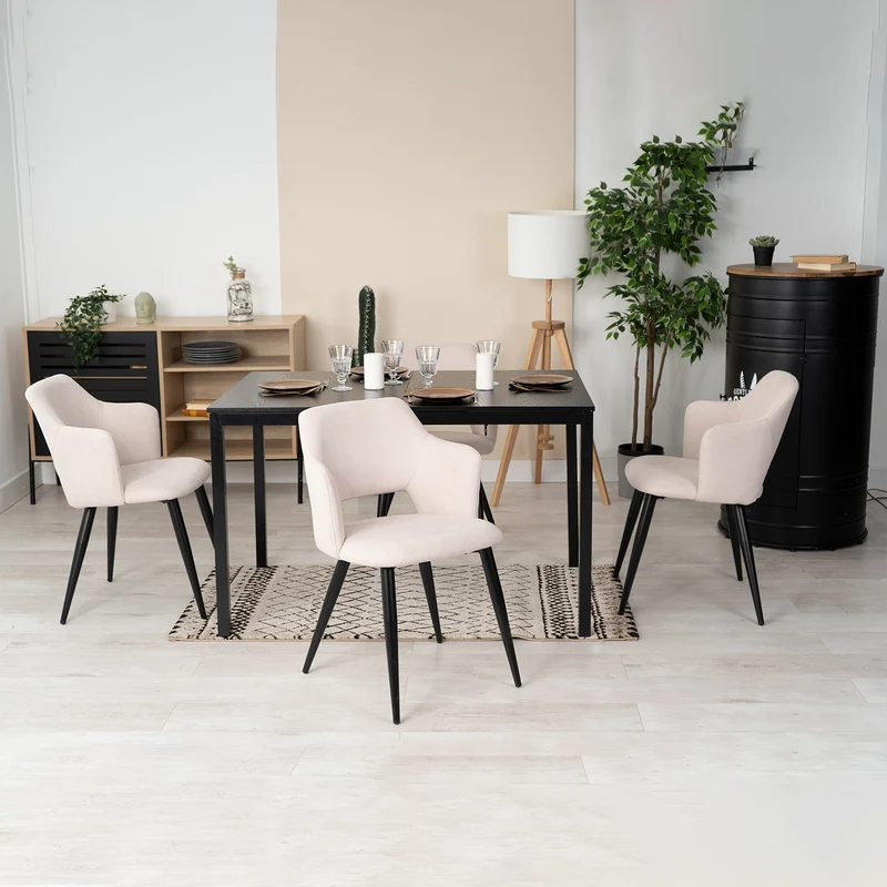 Ensemble table à manger extensible noire et 4 fauteuils en tissu beige de style scandinave