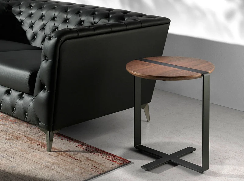 Table d'angle en bois de noyer et acier noir Angel Cerda 2054