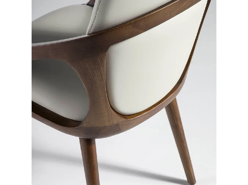 Chaise de salle à manger rembourrée en similicuir avec pieds en bois noyer – Angel Cerdá 4066