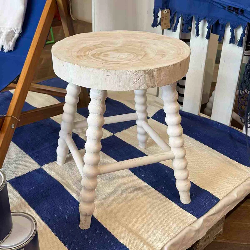 TABOURET EN BOIS