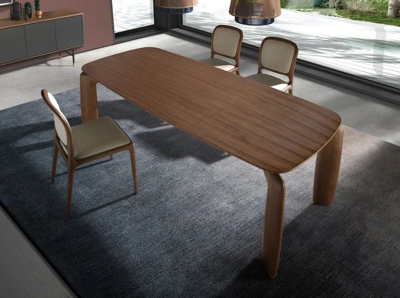 Chaise design en similicuir crème avec pieds en bois noyer – Angel Cerdá 4169