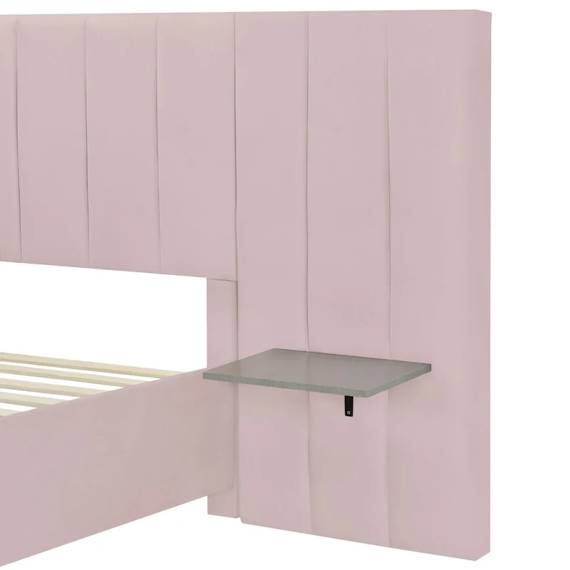 Lit plate-forme capitonné en velours rose avec tête de lit capitonnée surdimensionnée à chevrons et étagères latérales