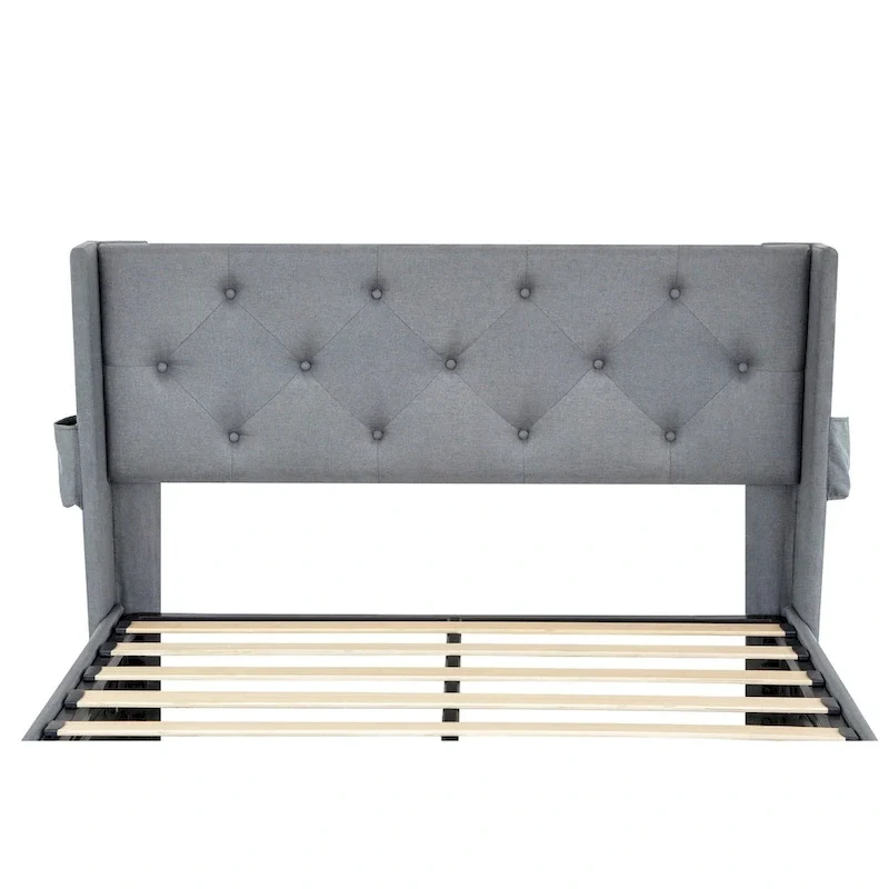 Lit plateforme rembourré gris clair avec tête de lit capitonnée à oreilles et ports USB