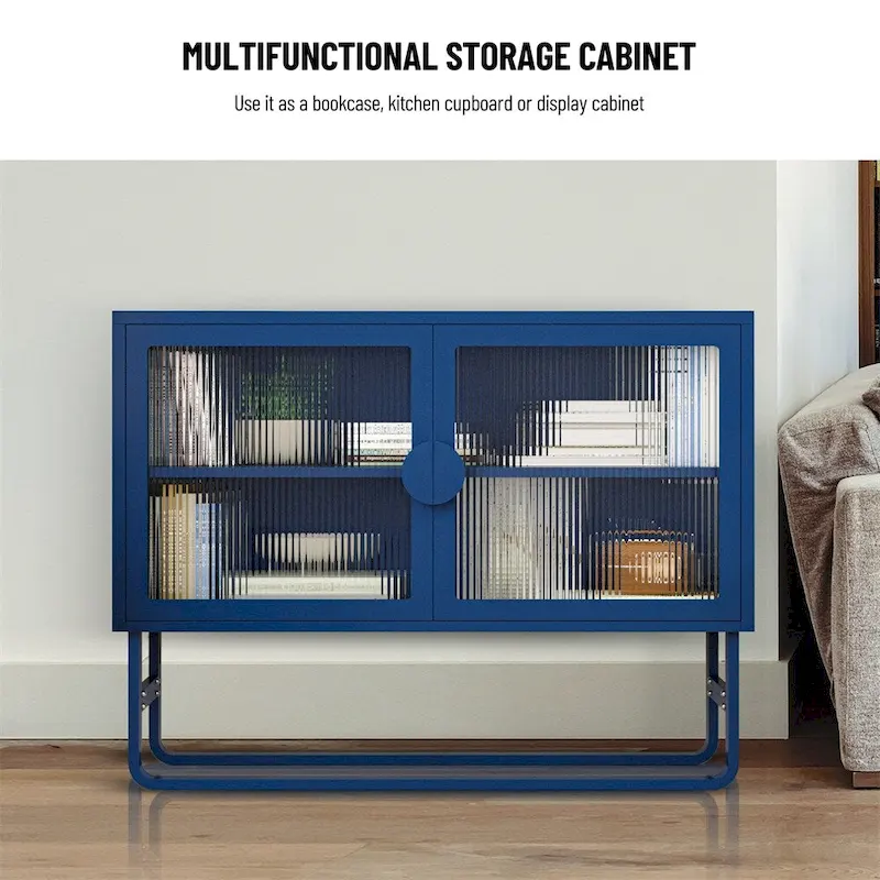 Buffet de rangement en métal bleu avec portes en verre cannelé et étagères réglables