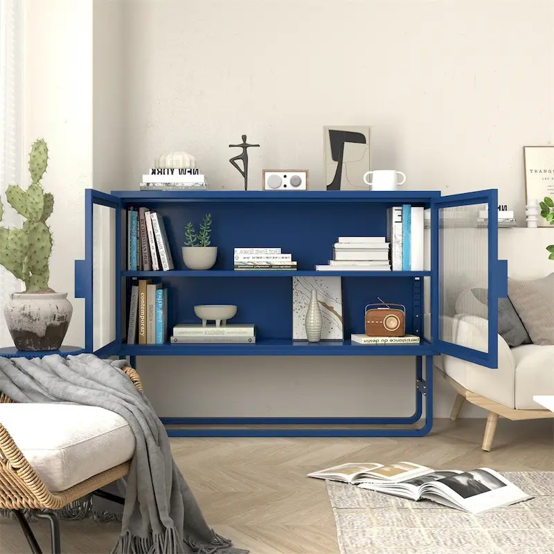 Buffet de rangement en métal bleu avec portes en verre cannelé et étagères réglables