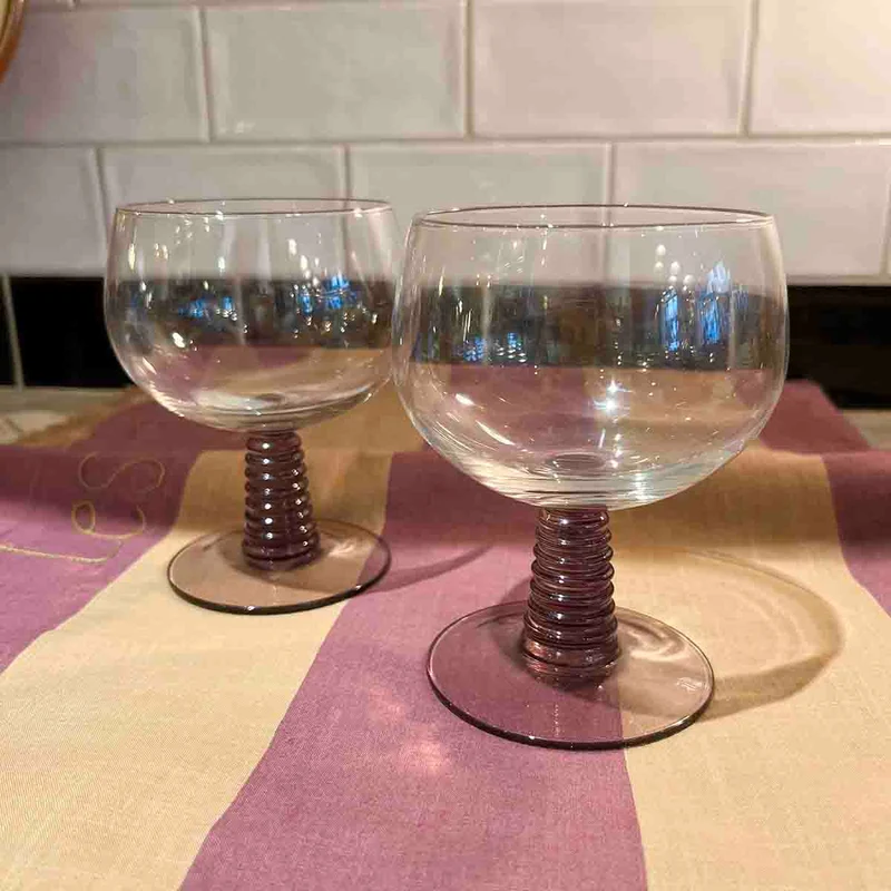 VERRE À VIN VIOLET