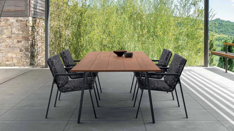 Cottage table à manger pour l'extérieur