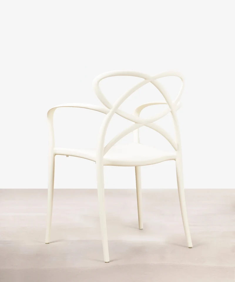 Silla de Polipropileno con Reposabrazos Maestro Arms