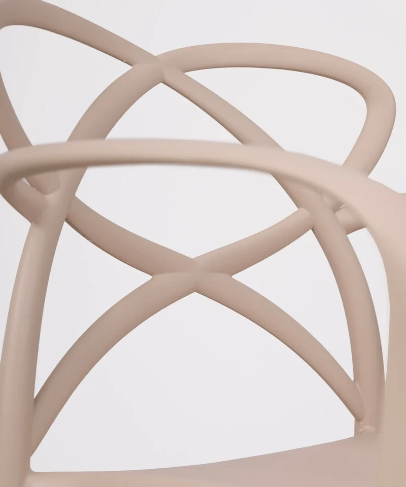 Silla de Polipropileno con Reposabrazos Maestro Arms