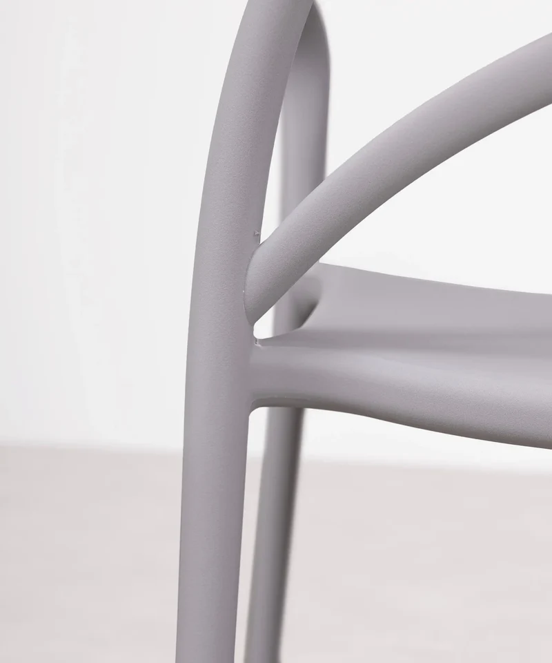 Silla de Polipropileno con Reposabrazos Maestro Arms