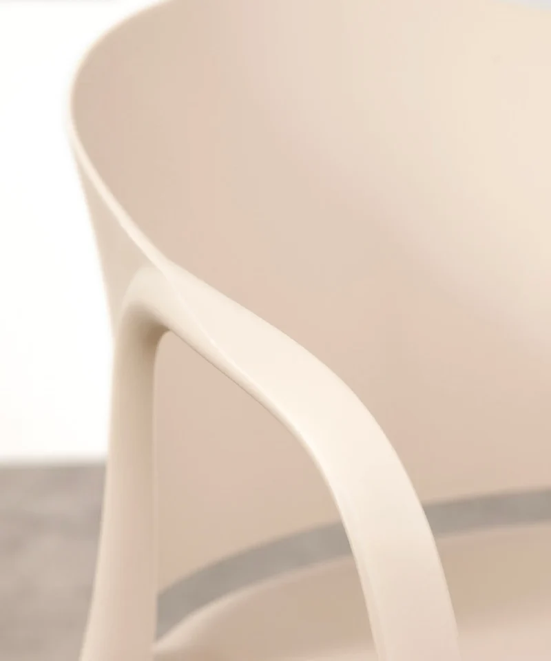 Silla de Polipropileno con Reposabrazos Pippa