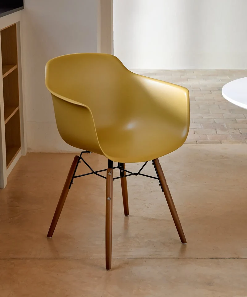 Silla de Polipropileno y Madera con Reposabrazos Elon Arms
