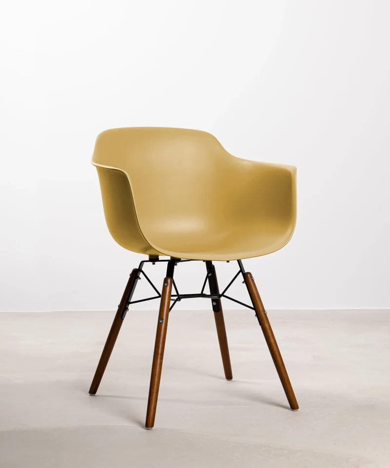 Silla de Polipropileno y Madera con Reposabrazos Elon Arms