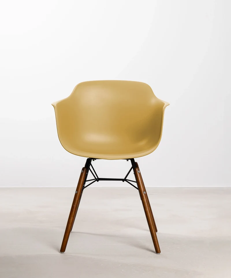 Silla de Polipropileno y Madera con Reposabrazos Elon Arms
