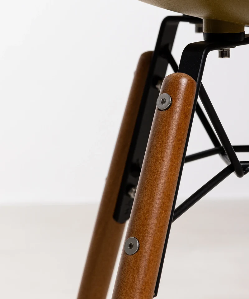 Silla de Polipropileno y Madera con Reposabrazos Elon Arms