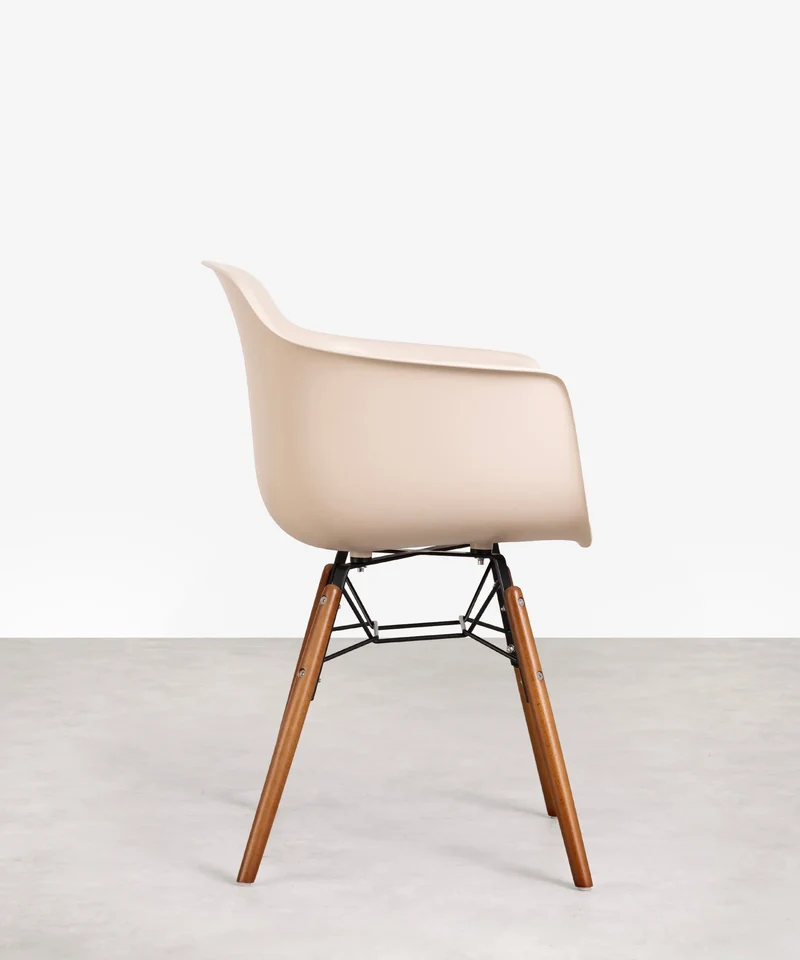 Silla de Polipropileno y Madera con Reposabrazos Elon Arms