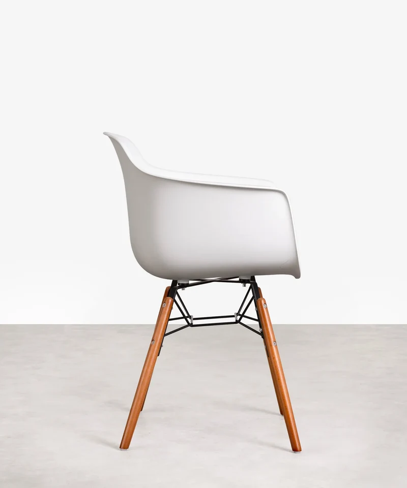Silla de Polipropileno y Madera con Reposabrazos Elon Arms