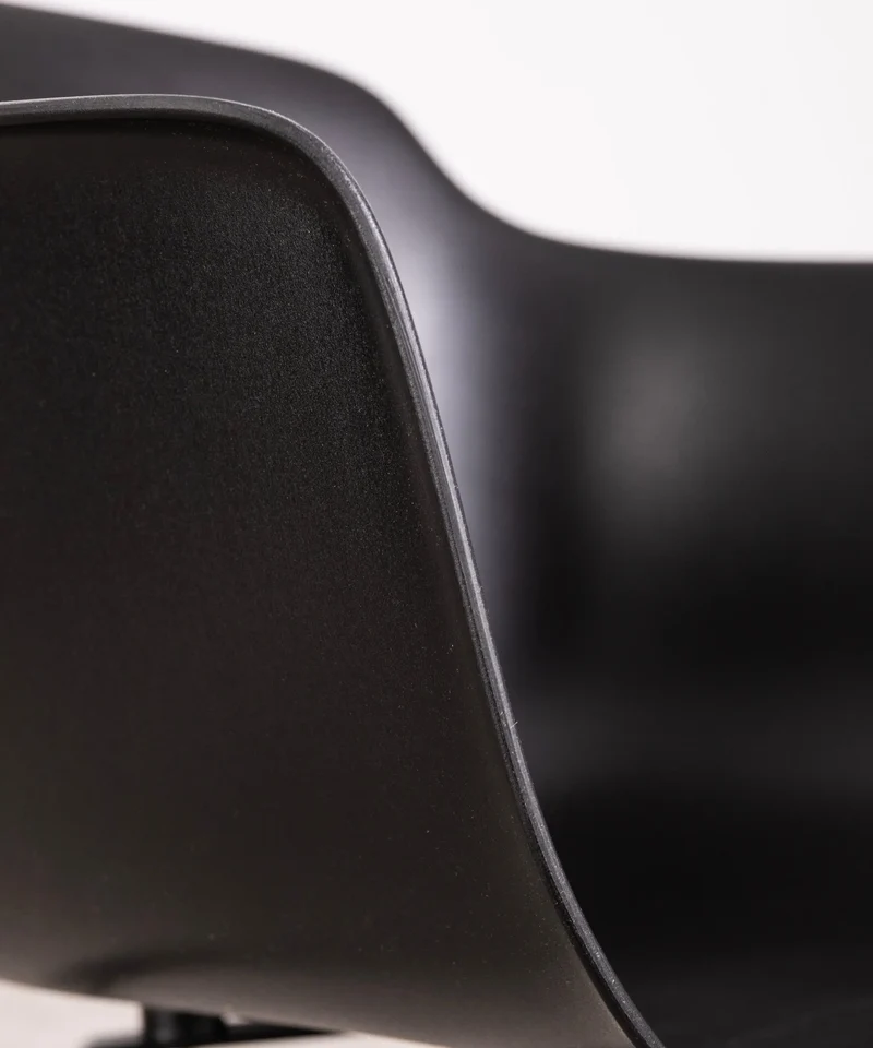 Silla de Polipropileno y Madera con Reposabrazos Elon Arms