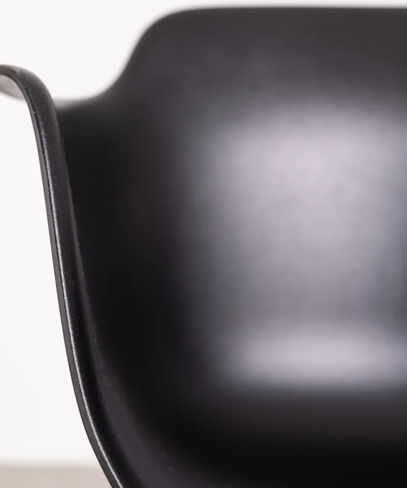 Silla de Polipropileno y Madera con Reposabrazos Elon Arms