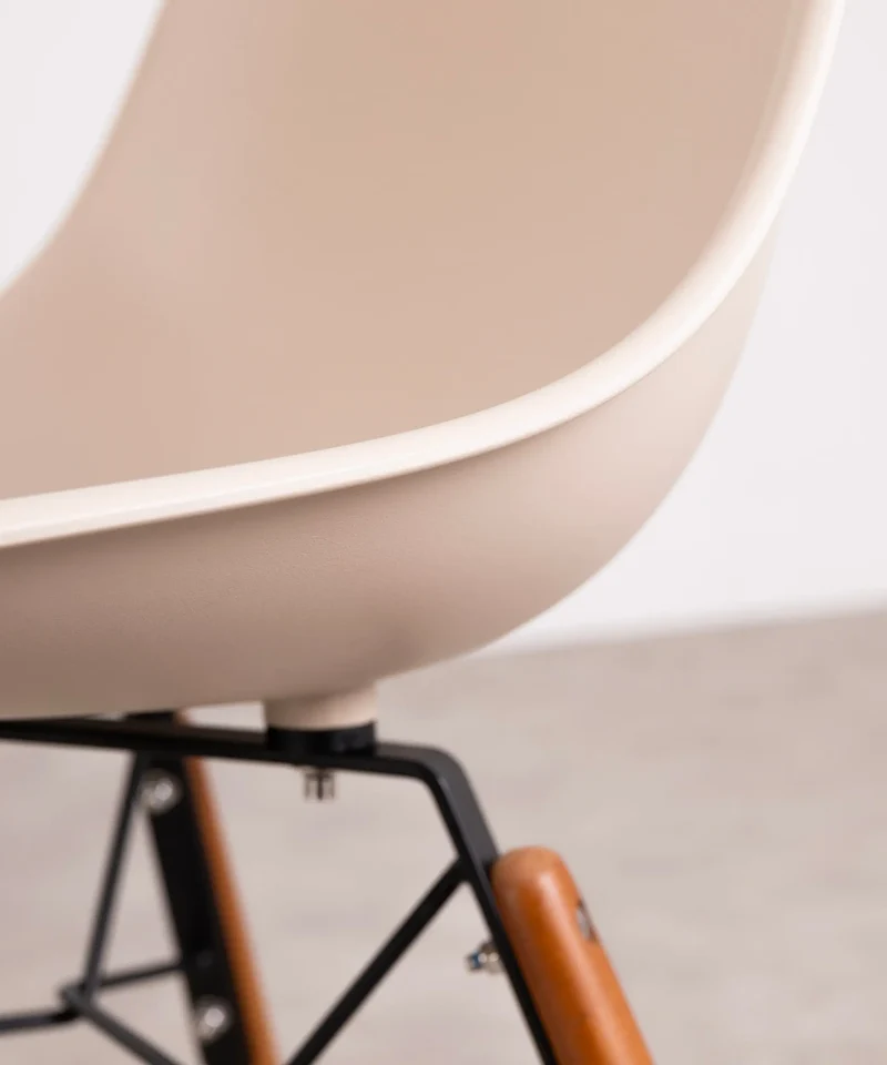 Silla de Polipropileno y Madera Elon