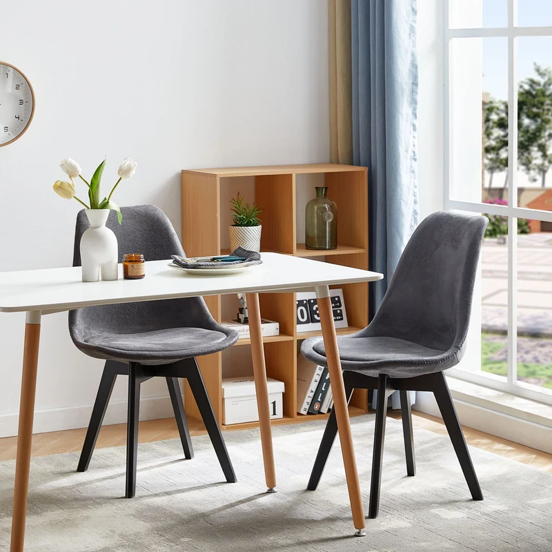 TULIP Lot de 4 chaises de salle à manger en daim noir avec pieds en hêtre - Gris foncé