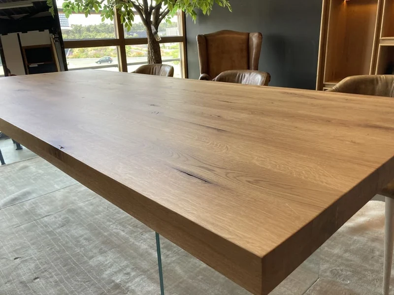 Table en chêne massif "NUBE" avec Pieds en Verre Trempé